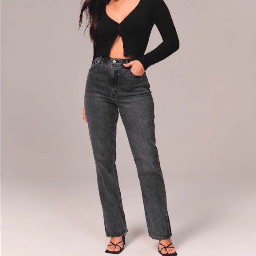 A&F Women's Curve Love Ultra High Rise 90s Straight Jean